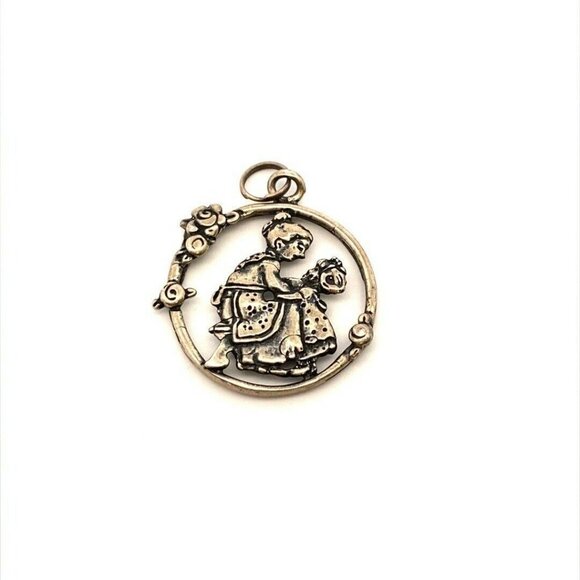 Estate Designer Sterling Silver Mother & Child Round Pendant! 103 - Picture 1 of 7